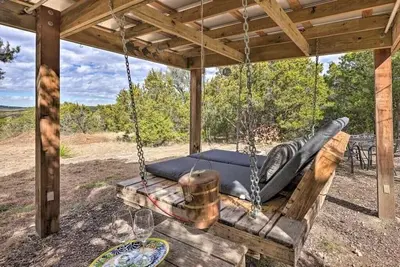Image de La Luna- Private cabin with amazing views, bed swing, fire pit, & hot tub!