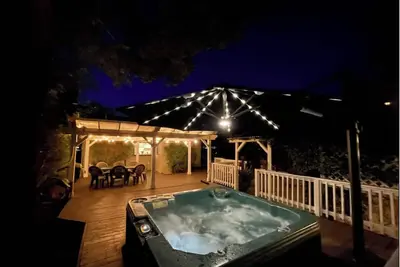 Image de Charming Home in the Heart of Downtown Morgan Hill\n\n