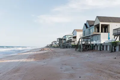 Image de Beach House right on the water of Atlantic Ocean