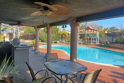 Image de A beautiful 3 bedrooms 2 Living rooms and 2 bathrooms