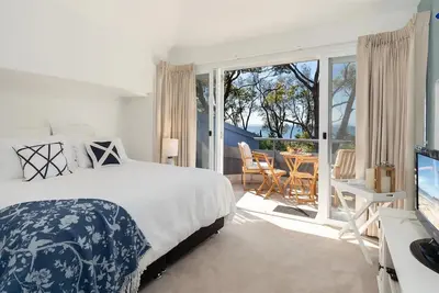 Image de Lucy's at the Bay – Stay 3, Pay 2!