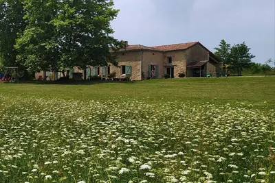 Image de Pretty renovated stone farmhouse with swimming pool and large quiet garden
