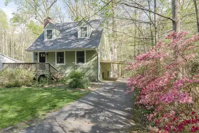 Image de Flat Creek Cottage | Pet-Friendly Montreat Home with Grill & Creek Access!