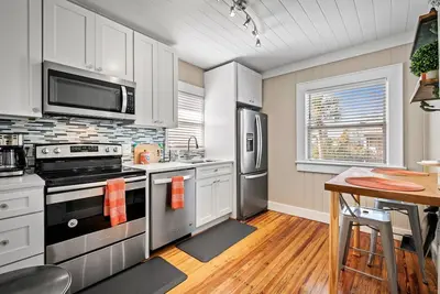 Image de Upper-Level Duplex with Partial Ocean Views 3br/2ba