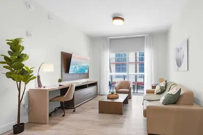 Image de Rooftop Pool+ Near Beach+ Gym | Tropical Oasis