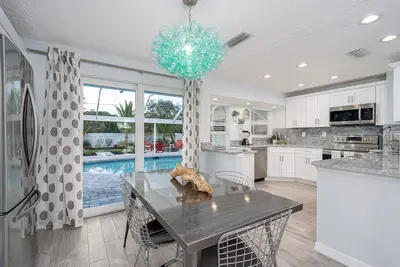 Image de Entire House - 1. 8 Miles from Beach - Private Pool