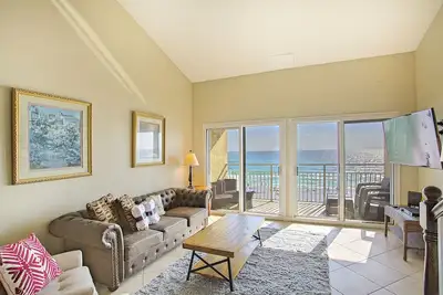 Image de Crystal Sands 303b - Beachfront, Heated Community Pool, Free Beach Service!