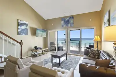 Image de Crystal Sands 304b - Top Floor, Gulf Front, Heated Pool, Beach Service Included!