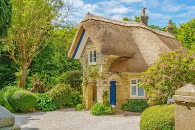 Image de Fairytale Thatched 18th Century Cornish Cottage with Hot Tub & Stunning Gardens