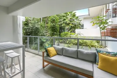 Image de Coastal Bliss in Palm Cove: Luxe Condo with Pool Views
