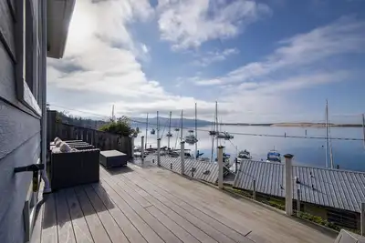 Image de Incredible Bayfront High End Custom Home! Views!