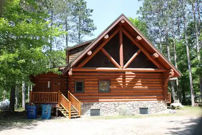 Location! Location! Location! Lodge home sleeps up to 16, walking distance to Cm