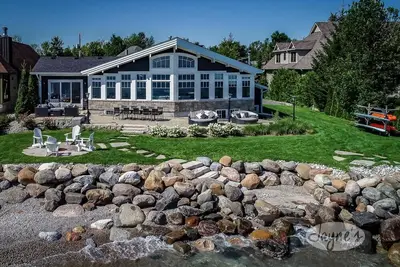 Image de 5 bdrm, 3 bath Beach Chalet! Steps to Georgian Trail! Georgian Bay Views!
