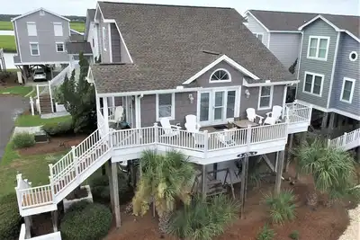 Image de Beautiful 3br house in perfect location w/ water view, all linens included!