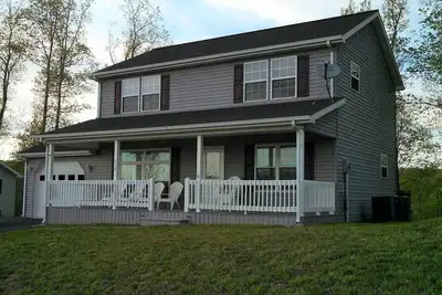 Image de Porch sunset on the lake, 1\/2 mile from Beaver Creek Marina!