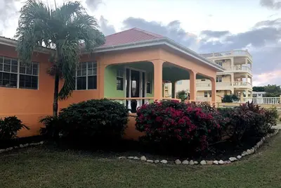 Image de Large family villa with ocean view and gardens