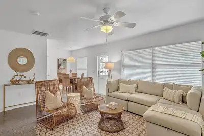 Vero Beach Cottage 3 bedrooms, 2 bath, Less than mile to Beach