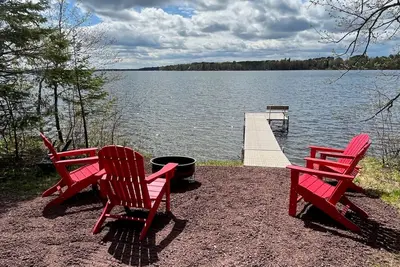 Image de Cozy Lake Cabin in the Woods