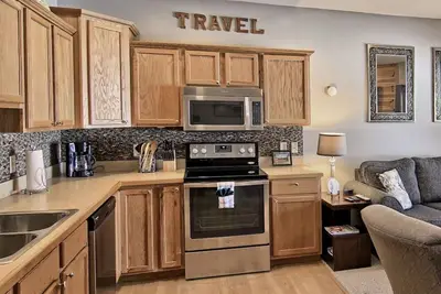 Image de Skiing, golf or nearby lakes. Schuss has it all!