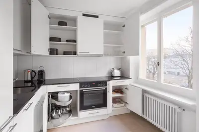 Image de Luxe Oerlikon 3. 5 Room w/ Balcony, 1min to Train Station, by Blueground