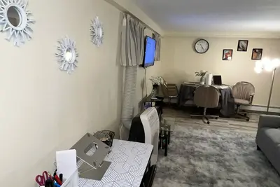 Image de Comfy/Private 1br Basement Apt in central location
