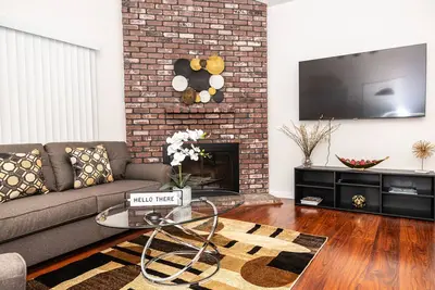 Image de Welcome. Relax, Enjoy, 3 bedrooms/2 bathrooms Duplex, Close to Everything