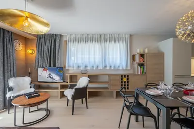 Image de Appartement à Rochebrune avec Piscine, Sauna et Proximité Centre Megève