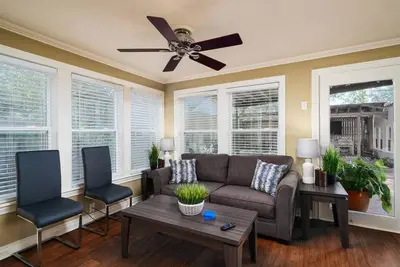 Image de Timeless Beach Beauty *️Huge Entire House  4/2  * Beach Attractions!