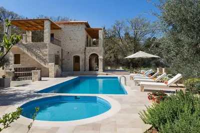 Villa Melpomeni- Surrounded by nature