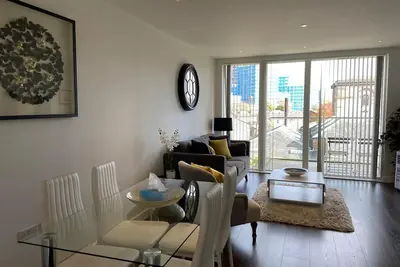 Image de Appartement-Élite-Salle de bain privée séparée-Balcon