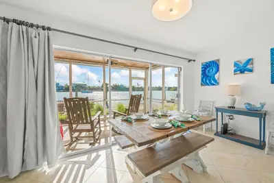 Image de Waterfront Bay Home with Dock Near Pier and Pine Ave
