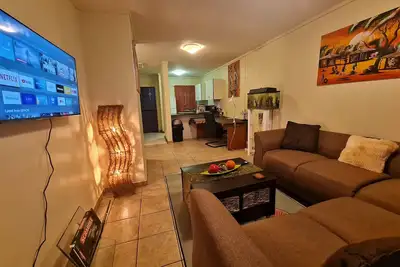 Image de Entire 2 bed apartment @Menlyn Maine.