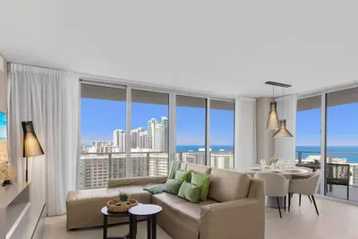 Image de Wrap Around Balcony: Paradise Beach|Amazing Pools