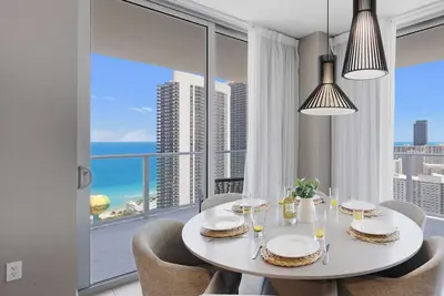 Image de Wrap Around Balcony: Insane Views+ Amazing Pools