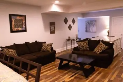 Image de Cottage in the Woods, Near 485, All New