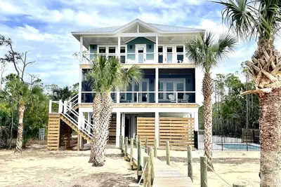 Image de Built in 2021 - Bayfront- Pool -Dock - Elevator - Short Walk to Beach