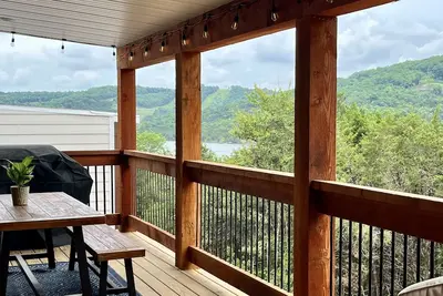 Image de Lakeview, Indoor/Outdoor Pool, Hot Tub, Pool Table, Pickleball, Trail to lake!
