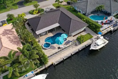 Image de 826 Hot Tub & Heated Pool
