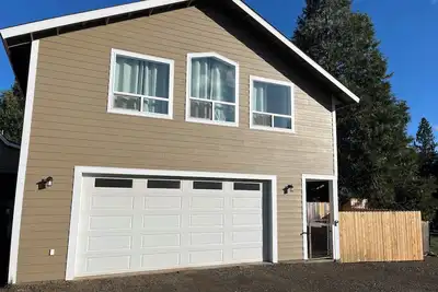 Image de New apartment with hot tub close to everything outdoors