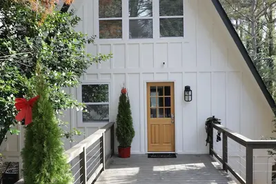 Image de A frame cottage with private dock on lake