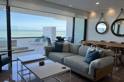 Image de Luxury condo w\/private jacuzzi and flamingo views