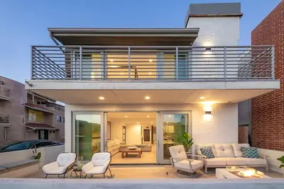 Image de Dreamy holiday home with beach access, ocean views, fast WiFi & rooftop deck