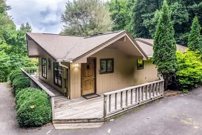 Image de Secluded Dog-Friendly Home w/Wrap-Around Deck, Fast WiFi, Deck, Gas Grill