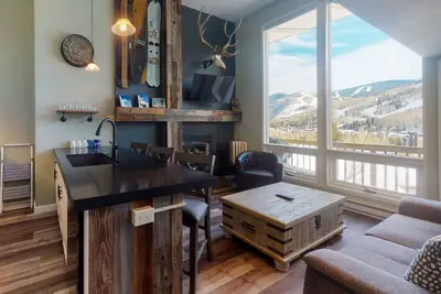 Image de Remodeled Condo Overlooking the Mountains - Fireplace, Washer/Dryer & Free WiFi