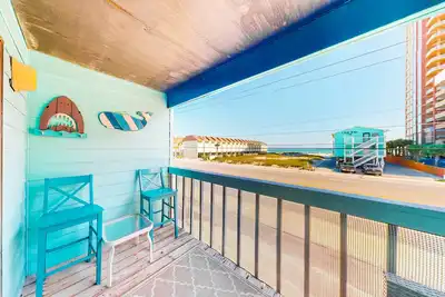 Image de Ocean-view condo with balcony, pool, deeded beach access, and Ac