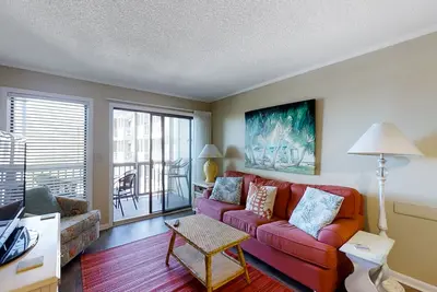 Image de 2nd-Floor Oceanfront Home w/Ocean Views From Balcony + Free WiFi & Shared Pool