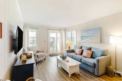 Image de Third-Floor Condo Overlooking the Courtyard w/Ocean Views, Shared Outdoor Pool