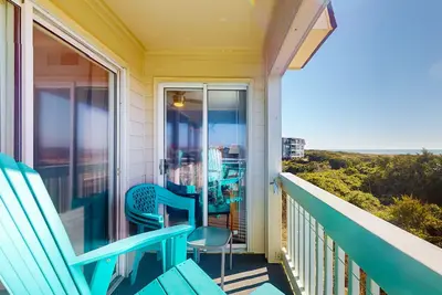 Image de Redecorated, Oceanfront, Corner Condo with Balcony & Shared Hot Tub/Pools