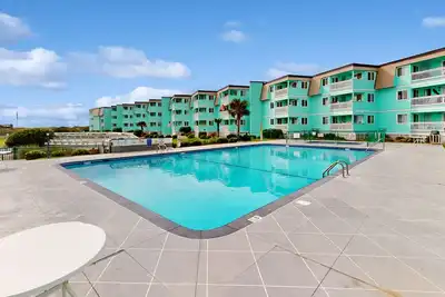 Image de Second-Floor, Ocean View Condo with Balcony, WiFi, Washer/Dryer & Shared Pool