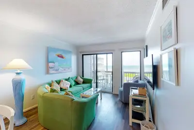 Image de Second Floor Home with Excellent Ocean, Beach, and Shared Pool Views + Fast WiFi